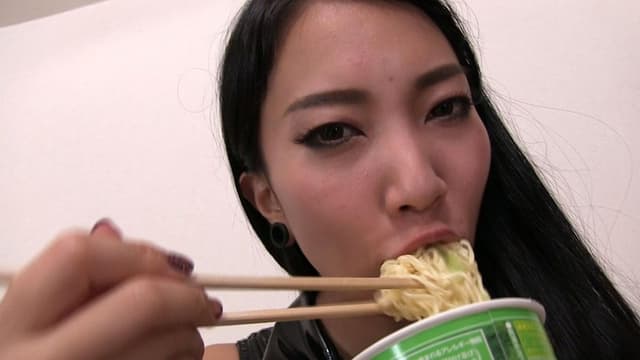 サラ女王様のゲロ調教 サンプル画像 7