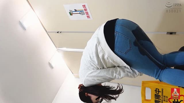 トイレ前行列中 おしっこ漏らし女！ 1.5 ～小便に濡れたジーパン～ サンプル画像 6