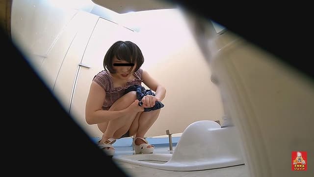 快楽聖水漏らし女 2 1/2 自ら我慢し、失禁する特殊性癖 サンプル画像 8