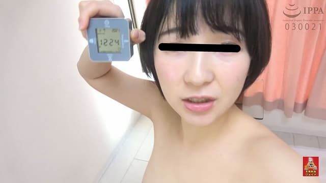 自画撮り投稿 全裸でおしっこを我慢する女の子たち4 1/2 サンプル画像 10