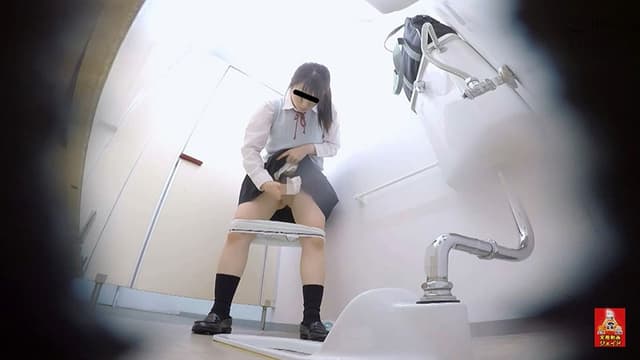 アルバイト面接 我慢出来ず...おしっこ漏らしちゃった女学生3 1/2 サンプル画像 10