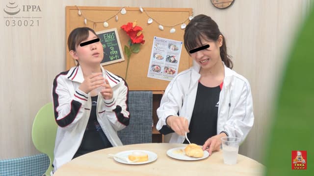 隠撮 海の家 便所駆け込み全裸大放尿2 1/2 サンプル画像 6