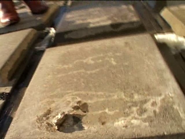トイレを我慢できず野ションする彼女を激撮！ サンプル画像 14
