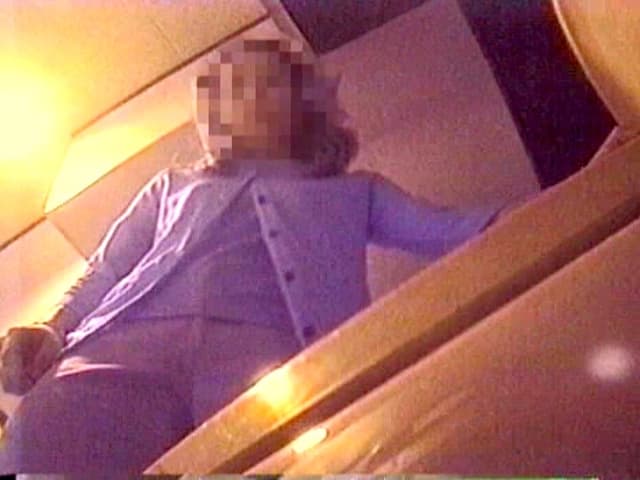 実録！ おもらし映像トイレ盗撮 サンプル画像 3