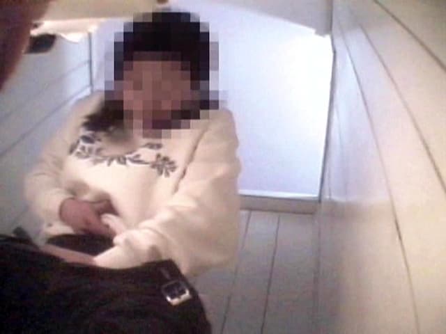 実録！ おもらし映像トイレ盗撮 サンプル画像 5