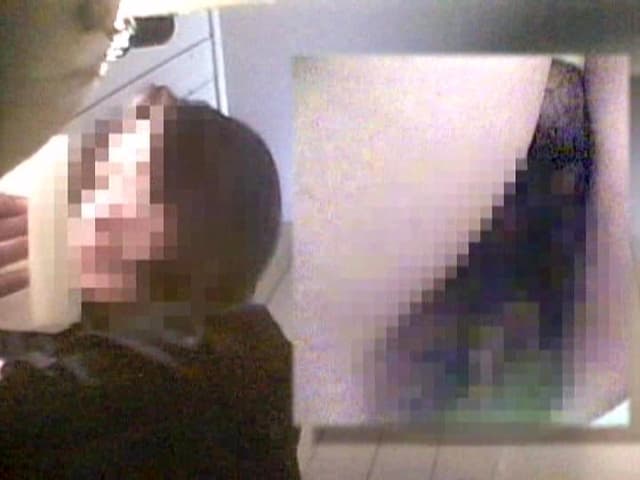 実録！ おもらし映像トイレ盗撮 Vol.2 サンプル画像 13