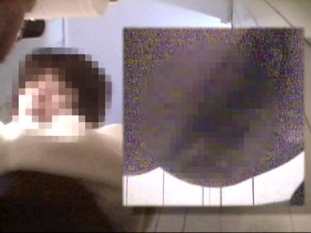 実録！ おもらし映像トイレ盗撮 Vol.2 サンプル画像 16