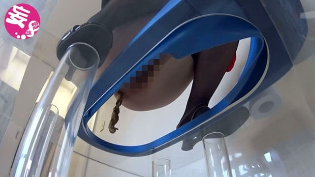 放屁・脱糞・放尿/下から出るモノ全部見せた女性たち サンプル画像 3