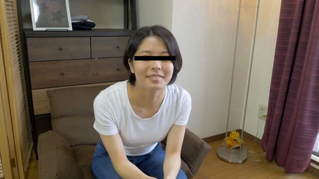 ショートカットの放尿娘 サンプル画像 1