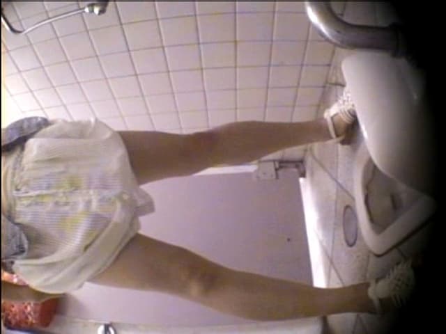 女子便所盗撮 アナル全開で大糞！放尿！マン汁垂らして変態オナニー！！ サンプル画像 6