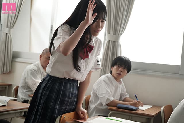 生徒会長おもらし輪● 僕を助けてくれた生徒会長がいじめっこに利尿剤を飲まされて…足ガクブル公然失禁アクメに鬱勃起しかできなかった僕…。 響乃うた サンプル画像 1