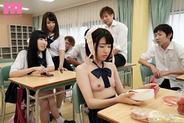 時間停止 クラスの女子に時を止められて男子たちに中出しされた優等生 皆月ひかる サンプル画像 10
