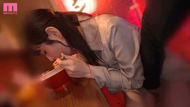 婚約者が帰って来るまで屋内露出の羞恥散歩とデカチンお漏らし堕ちし過去イチでイキ狂った日 綾瀬まりあ サンプル画像 10
