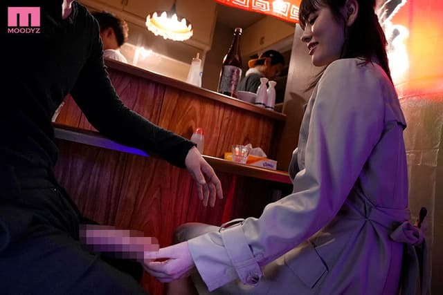 婚約者が帰って来るまで屋内露出の羞恥散歩とデカチンお漏らし堕ちし過去イチでイキ狂った日 綾瀬まりあ サンプル画像 4