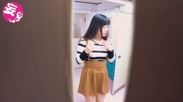 ガチ盗撮 関東近県某市営第1体育館に侵入 地元お嬢さんたちのトイレの聖水盗撮BEST 117人4時間全部見せますスペシャル！！ サンプル画像 3