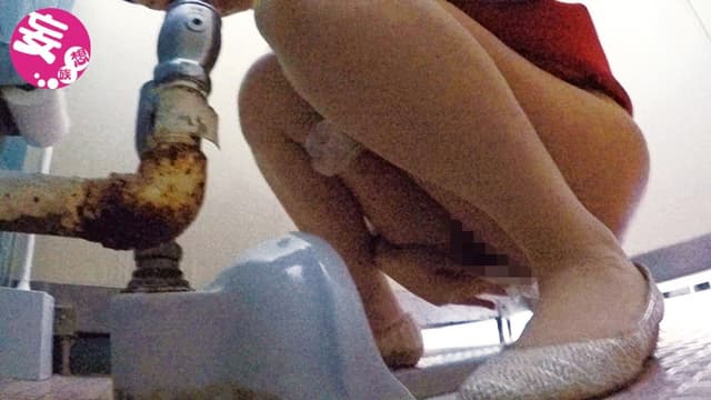 ガチ盗撮 関東近県某市営第1体育館に侵入 地元お嬢さんたちのトイレの聖水盗撮BEST 117人4時間全部見せますスペシャル！！ サンプル画像 4
