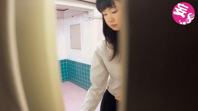 ガチ盗撮 関東近県某市営第1体育館に侵入 地元お嬢さんたちのトイレの聖水盗撮BEST 117人4時間全部見せますスペシャル！！ サンプル画像 7