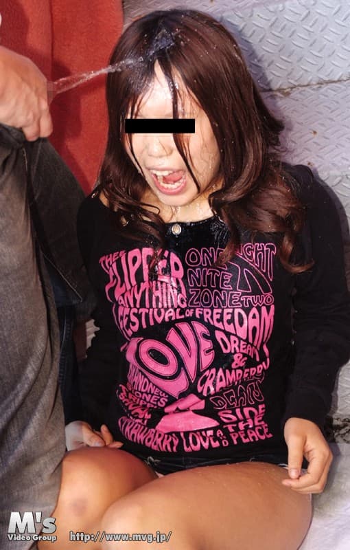 まちかど素人娘に外階段で飲尿・放尿させちゃいました！！ サンプル画像 3