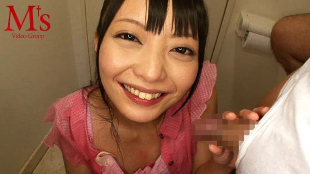 飲尿パーティ99分間ノーカット版！ 身長145cm次第に観念しグビ飲みする美少女 ゆづき サンプル画像 1