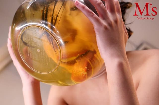 クチ・マ●コ・アナルどの穴でも男汁なら全部飲む！小便ザーメン3穴ごっくんファック 黒木いくみ サンプル画像 5