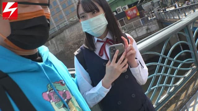 東京に修学旅行で来ていた微乳J●を自由時間の2時間の間、ハメまくった（笑） ネットで知り合った初対面の男（オヤジ）にリアルで会ったが最後。断り切れなくて、中出しまでされてしまった無垢女子。 くみ サンプル画像 1
