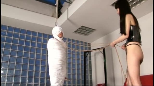 紫苑女王様の異常な拘束飼育調教 サンプル画像 14