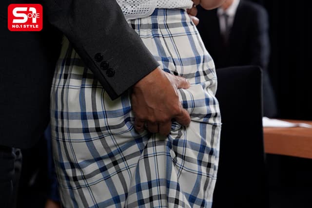上には決して逆らえない新人女子アナ過激セクハラとお漏らしイカセに耐え続けた結果…とうとうチ●ポを欲しがり始める。 miru サンプル画像 2