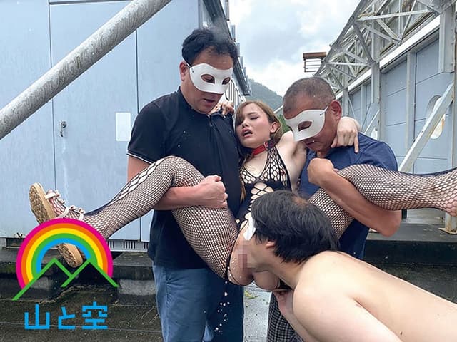 池袋のガールズバー勤務のH.K（23歳）は、ド淫乱マゾのデカ尻ギャル。【屋外アクメ責め拘束から生ハメ露出姦】【衆人視姦の恍惚オナ＆ションベン晒し】【剃毛マ●コで巨根丸呑み変態5P輪●】ヤリマンギャルが孕ませ汁浴びてヨガり狂い、チ●ポ快楽にひれ伏し制御不能 サンプル画像 5