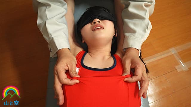 敏感な乳首をこねくり回され我慢できず大量失禁…鬼イラマ輪●され意識朦朧白目トランス絶頂してしまうJ系 菜月ひかる サンプル画像 13