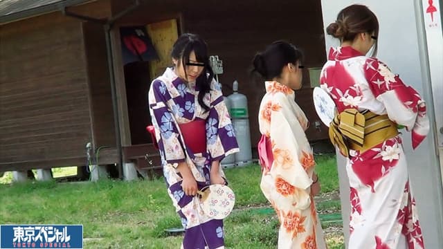 東京スペシャル 墨田区・第37回○○川花火大会 浴衣美少女 川原でオシッコ完全盗撮レポート2 野ション！？会場のトイレは長蛇の列！もう間に合わない！！24名 サンプル画像 3
