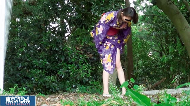 東京スペシャル 墨田区・第37回○○川花火大会 浴衣美少女 川原でオシッコ完全盗撮レポート2 野ション！？会場のトイレは長蛇の列！もう間に合わない！！24名 サンプル画像 5