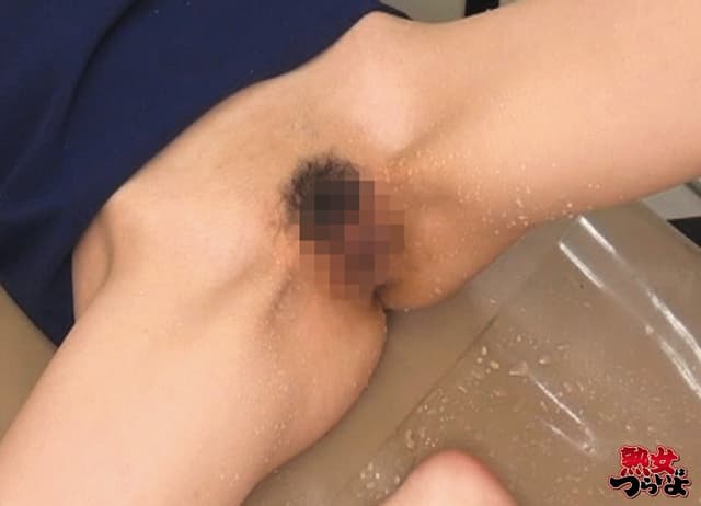 歯科医院拘束 衝撃動画！欲求不満な奥さんが被害者！？ 拘束されて身動きが取れない奥さんが電マをクリに当てられたら予想外な結果にwww2 「あぁぁぁんダメダメぇダメぇおしっこ漏らしちゃう～」 サンプル画像 2