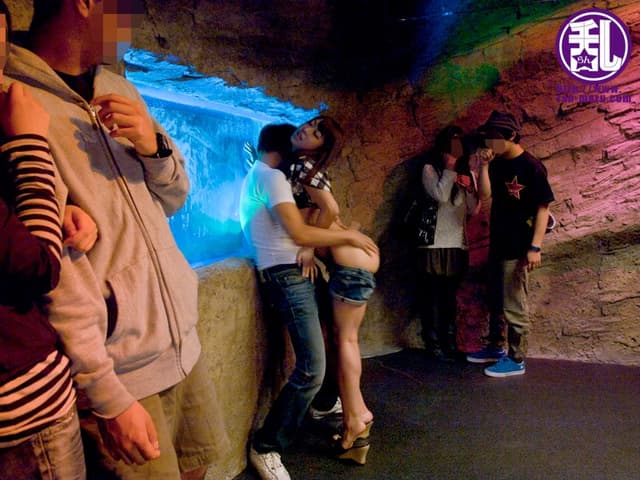 公然おもらし淫乱SEX 愛原さえ サンプル画像 1
