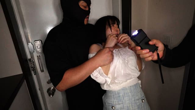 一人暮らしの女子大生を狙う鬼畜レ●プ集団自宅押込み中出し強●性交 被害者R.Kちゃん サンプル画像 1